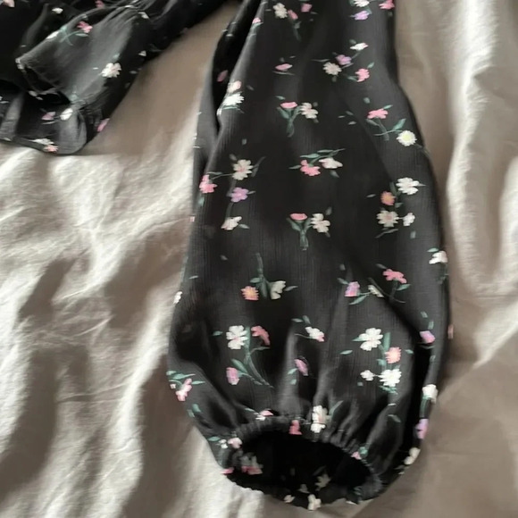 🔥4/$20 Dynamite Floral Blouse - Picture 4 of 16